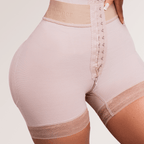 Shorts Levanta Bumbum Cinta Modeladora Alta Compressão modela quadril e glúteos da BellaShaper, com colchete, cor bege